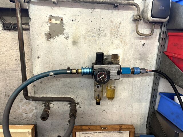 Lot of workbenches/heavy-duty shelving Workbench heavy-duty shelving