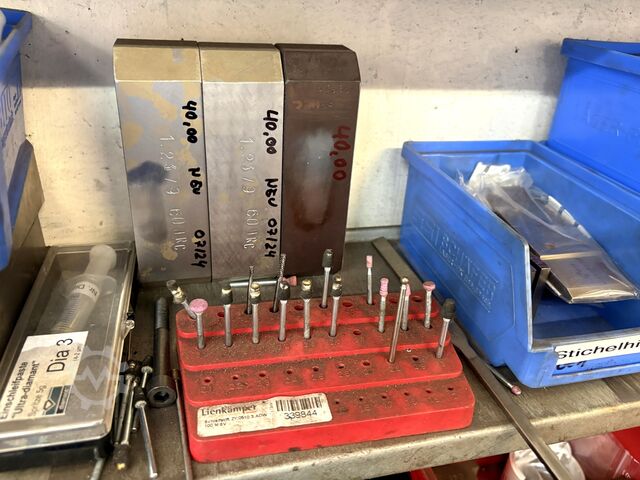 Lot of workbenches/heavy-duty shelving Workbench heavy-duty shelving