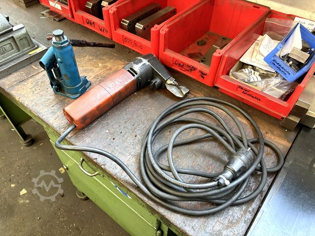 Lot of workbenches/heavy-duty shelving Workbench heavy-duty shelving