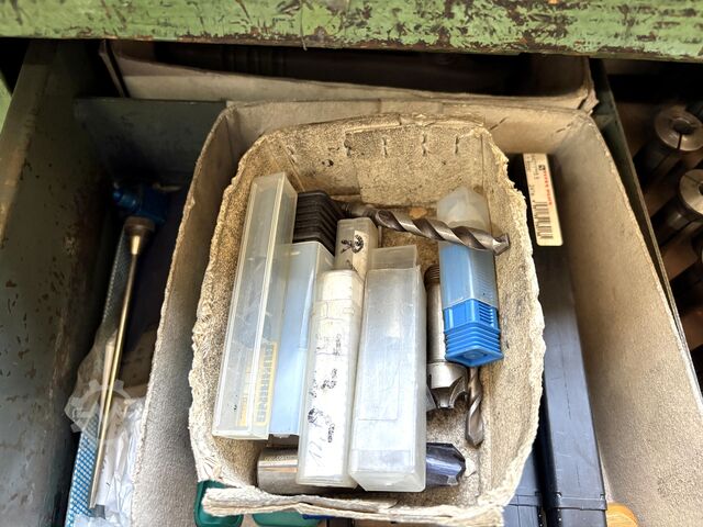 Lot of workbenches/heavy-duty shelving Workbench heavy-duty shelving