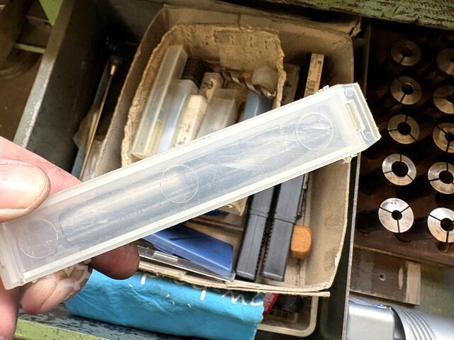 Lot of workbenches/heavy-duty shelving Workbench heavy-duty shelving