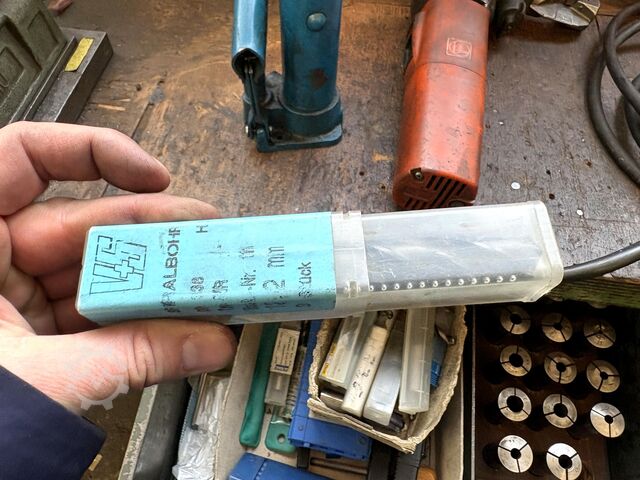 Lot of workbenches/heavy-duty shelving Workbench heavy-duty shelving