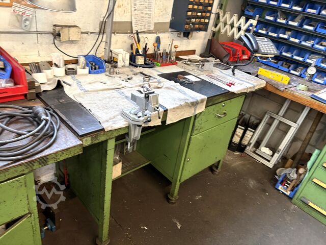 Lot of workbenches/heavy-duty shelving Workbench heavy-duty shelving