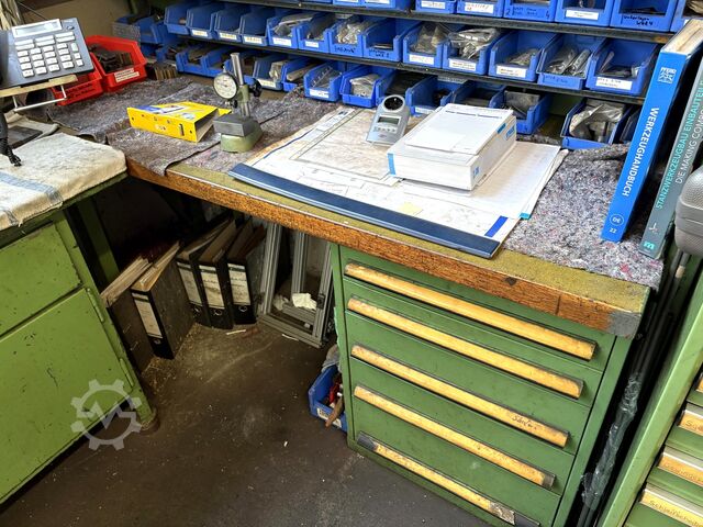Lot of workbenches/heavy-duty shelving Workbench heavy-duty shelving