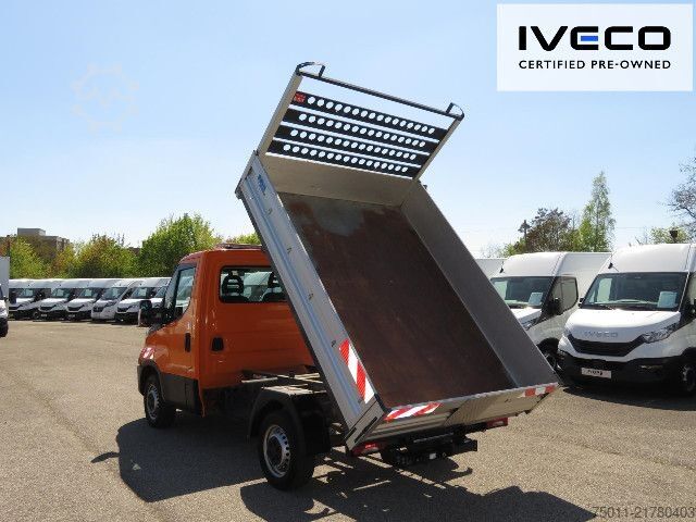 Tipper van IVECO Daily 33S11 3-Seiten-Kipper, AHK
