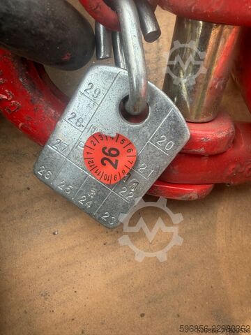 Suspension chain 20mm 4m McBULL 12.5t / 17t hook Łańcuch zawiesiowy 20mm 4m McBULL 12,5t / 17t hak Łańcuch zawiesiowy 20mm 4m McBULL 12,5t / 17t hak