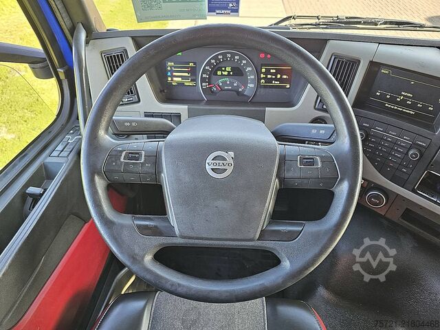 Standard-SZM VOLVO FM 330 SLEEPERCAB NL-TRUCK