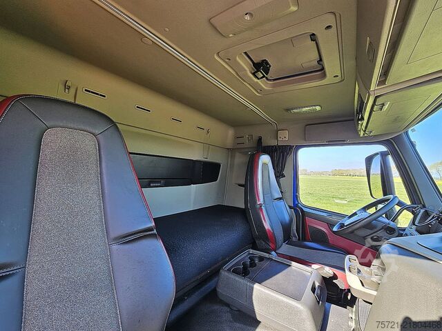 Standard-SZM VOLVO FM 330 SLEEPERCAB NL-TRUCK
