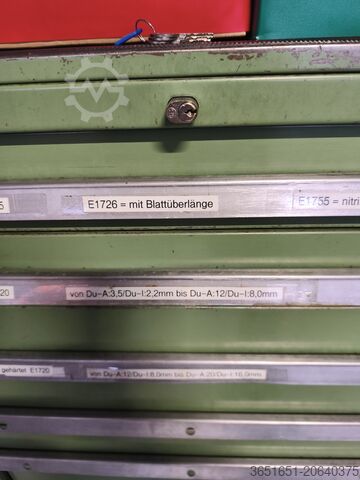 Universal-Bearbeitungszentrum Flachauswerfer