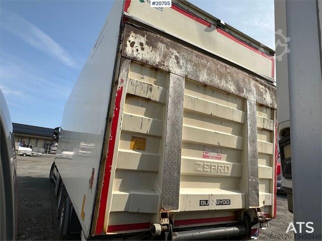 Box body MAN TGX 26.480 6x2 box truck w/ Bussbygg box and lift.