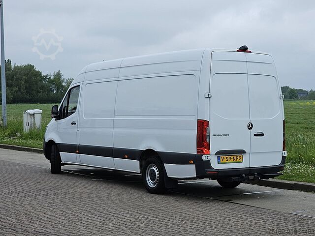 High-roof van MERCEDES-BENZ SPRINTER