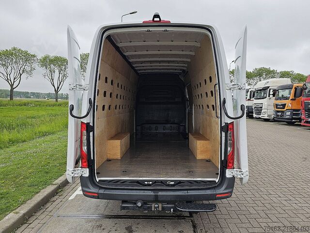 High-roof van MERCEDES-BENZ SPRINTER