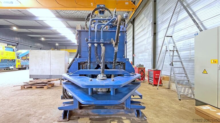 Baler 80 t with pecial press ram for pressing ‘difficult’ materials Avermann Maschinenfabrik GmbH & Co. KG AVOS 1410-45/80