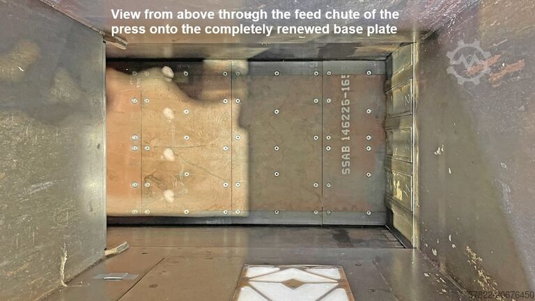 Baler 80 t with pecial press ram for pressing ‘difficult’ materials Avermann Maschinenfabrik GmbH & Co. KG AVOS 1410-45/80