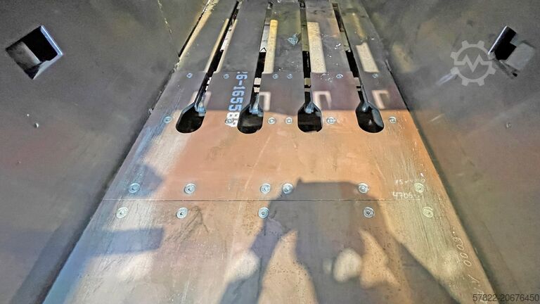 Baler 80 t with pecial press ram for pressing ‘difficult’ materials Avermann Maschinenfabrik GmbH & Co. KG AVOS 1410-45/80