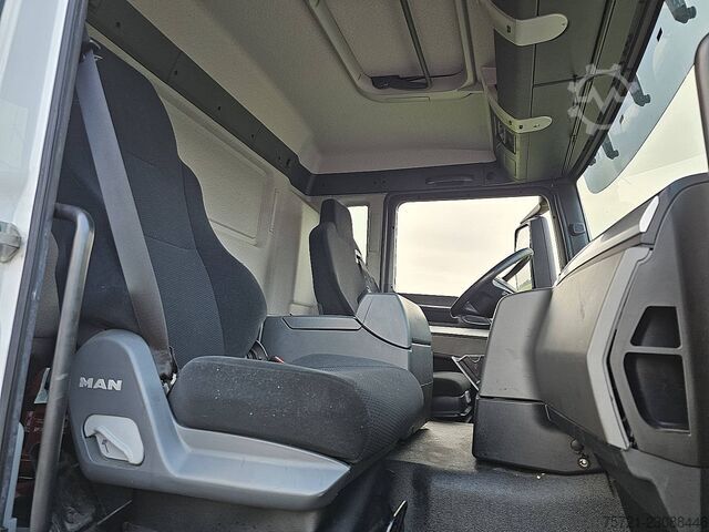 M.A.N. 26.360 TGS, 2-ton tail lift, rear axle steering, 6x2-4, only 272,000 km, German truck, side-o MAN 26.360 TGS 2 TONS TAILLIFT LAST AXLE STEERING 6...