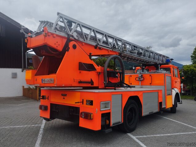 Feuerwehrauto Iveco 140-25 A DLK 23/12 Drehleiter Magirus