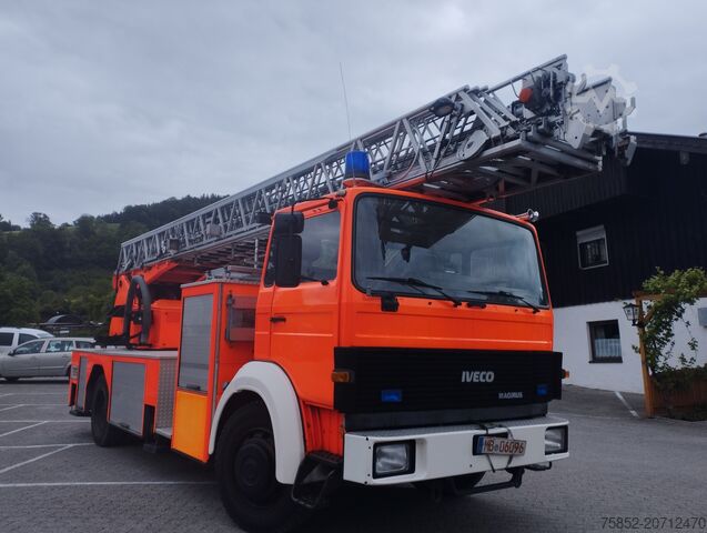 Feuerwehrauto Magirus Deutz 140-25 A DLK 23/12 Drehleiter Magirus