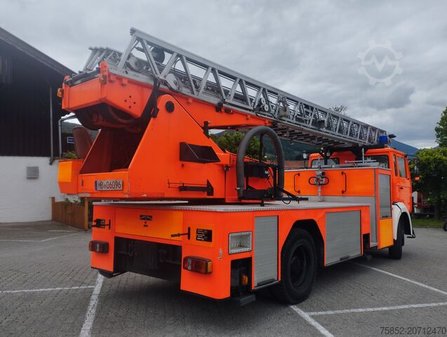 Feuerwehrauto Magirus Deutz 140-25 A DLK 23/12 Drehleiter Magirus