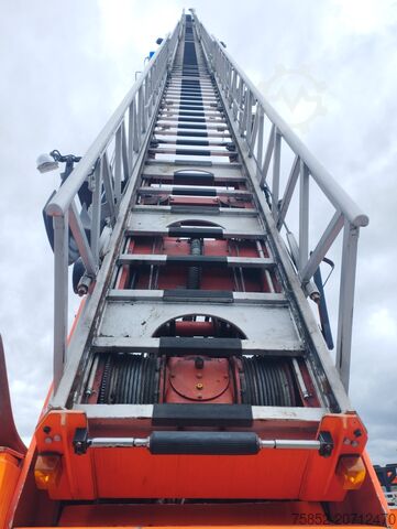 Feuerwehrauto Magirus Deutz 140-25 A DLK 23/12 Drehleiter Magirus