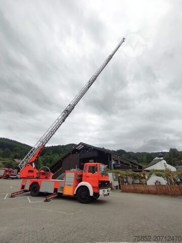 Feuerwehrauto Magirus Deutz 140-25 A DLK 23/12 Drehleiter Magirus