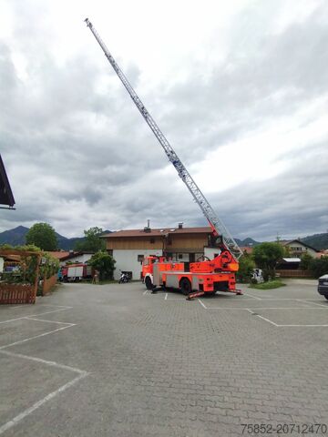 Feuerwehrauto Magirus Deutz 140-25 A DLK 23/12 Drehleiter Magirus