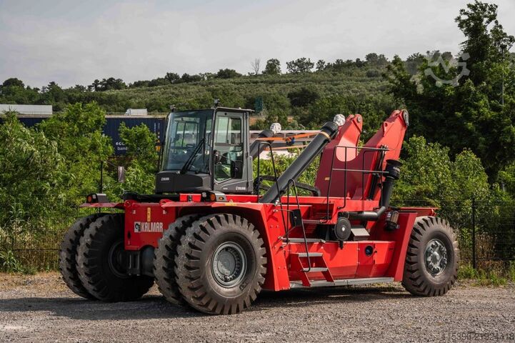 Full-container reach stacker Kalmar DRG450-60S5M