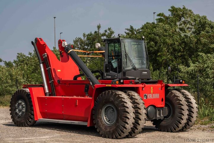 Full-container reach stacker Kalmar DRG450-60S5M
