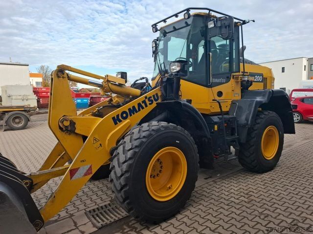 Radlader KOMATSU WA200 * WENIG BELASTET * TOP * NEUE REIFEN
