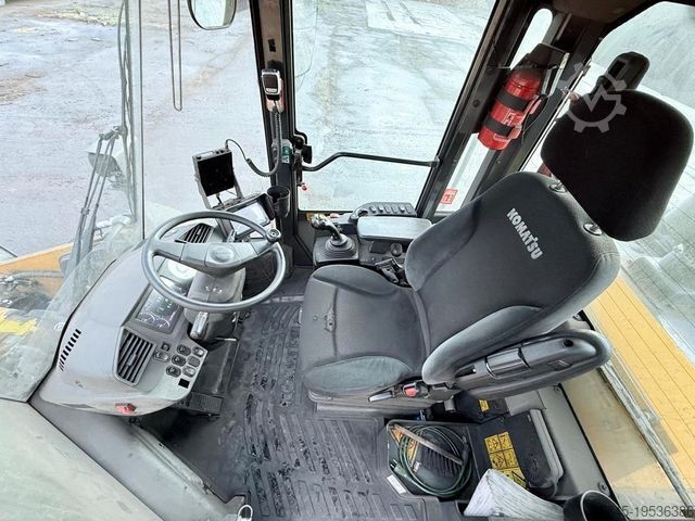 Radlader KOMATSU WA200 * WENIG BELASTET * TOP * NEUE REIFEN