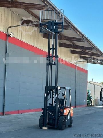 Front loader forklift DOOSAN D30 GP / 34kW / Seitenhub /4,71m Hub./ken