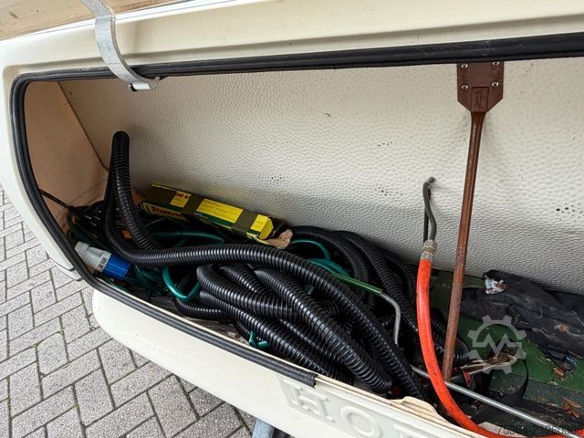 Caravan HOBBY 400 / 10 C Wohnwagen mit Vorzelt