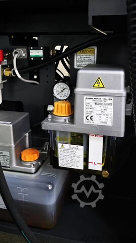 Vertical machining center Okuma MP-46V