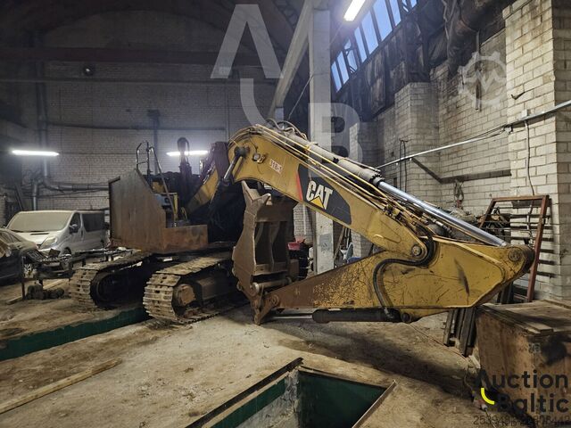 Raupenbagger Caterpillar 318 E L