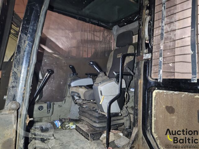 Raupenbagger Caterpillar 318 E L