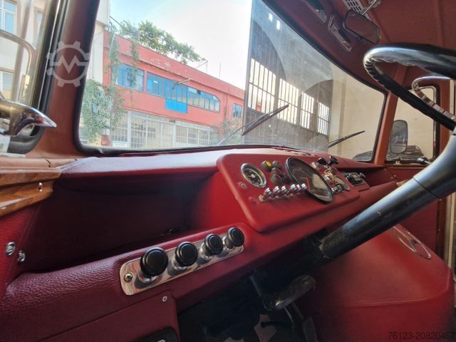 Kleinbus MERCEDES-BENZ Vorgänger Sprinter O 319 Samba mit Faltdach AC