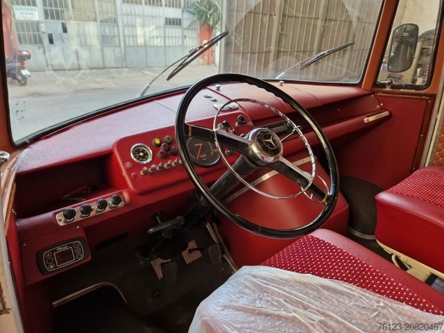 Kleinbus MERCEDES-BENZ Vorgänger Sprinter O 319 Samba mit Faltdach AC