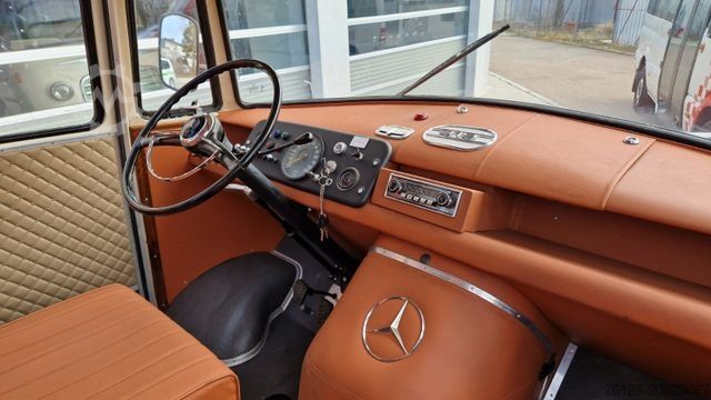 Kleinbus MERCEDES-BENZ Vorgänger Sprinter O 319 Samba mit Faltdach AC