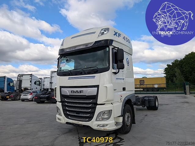 Chassis with cab DAF XF 450