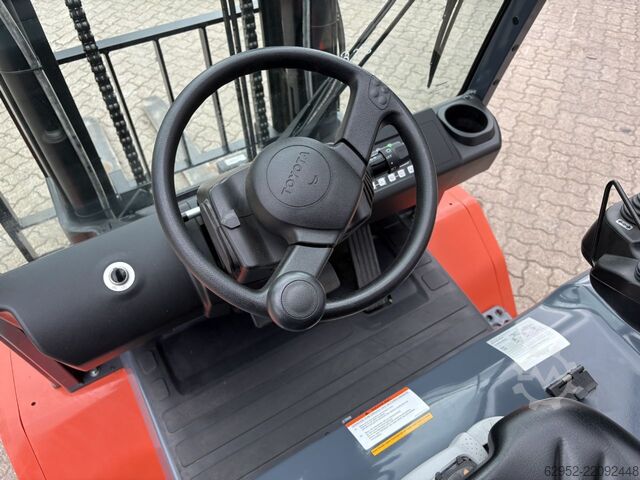 Electric 4-wheel forklift Toyota 8 FBMT 50, 280h!