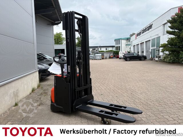 High Lift stacker Toyota SWE 120 L /Akku neu!