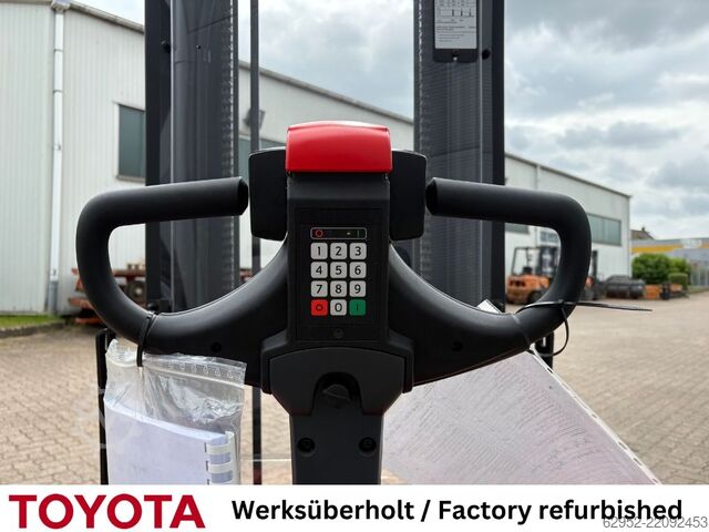High Lift stacker Toyota SWE 120 L /Akku neu!