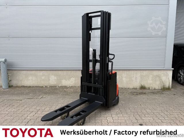 High Lift stacker Toyota SWE 120 L / Akku neu!