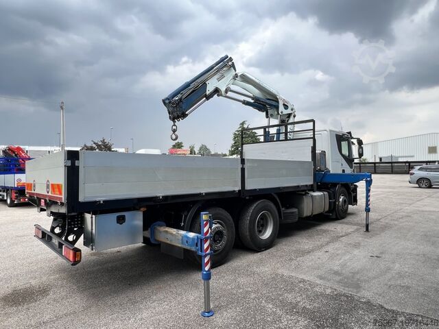 Truck with fixed flatbed and crane Iveco Stralis 480