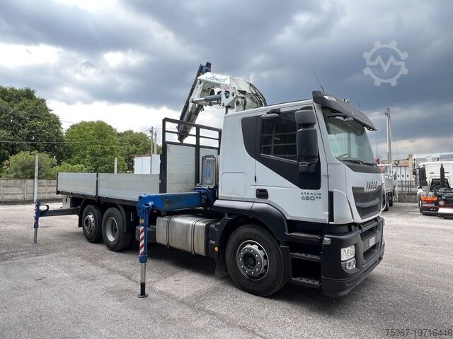 Truck with fixed flatbed and crane Iveco Stralis 480