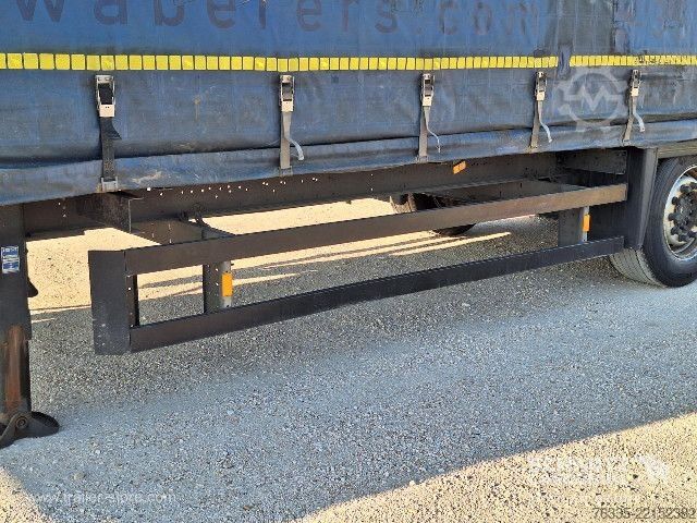 Auflieger mit Pritsche & Plane Schmitz Cargobull Curtainsider Mega
