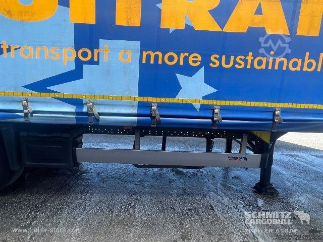 Auflieger mit Pritsche & Plane Schmitz Cargobull Semitrailer Curtainsider Mega
