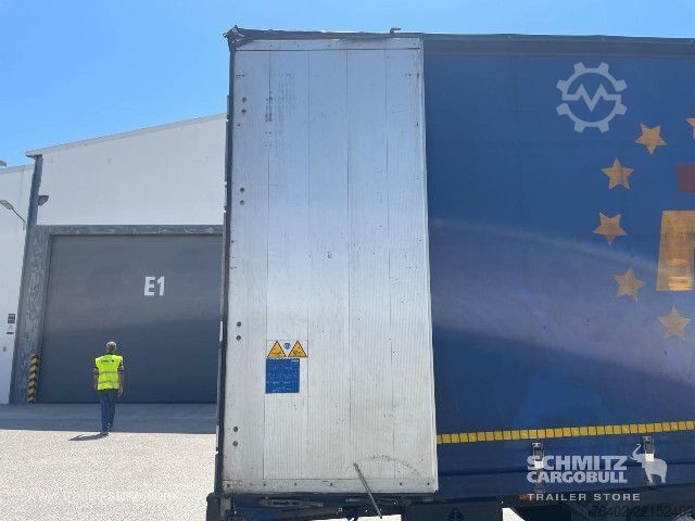 Auflieger mit Pritsche & Plane Schmitz Cargobull Semitrailer Curtainsider Mega