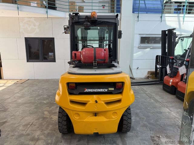 LPG Forklifts Jungheinrich TFG 540 / Kabine / 1460 Std.