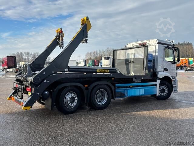 Skip truck  eActros 300 L